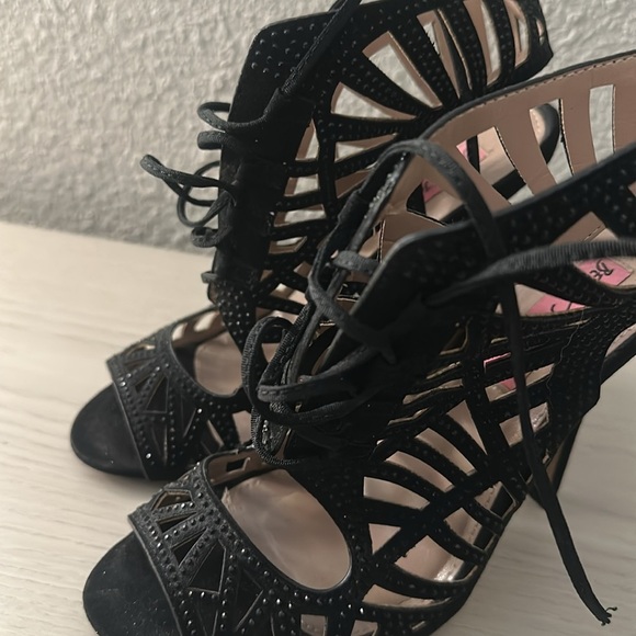Betsy Johnson Elegant Black Lace-Up Women's Heels size 6.5 - Picture 2 of 7